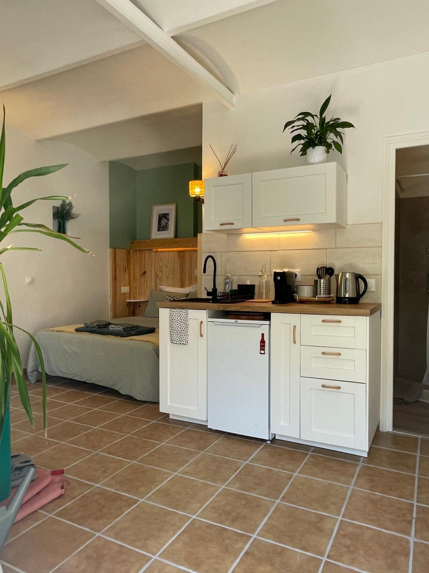 Cosy Studio - Place Du Figuier Bormes-les-Mimosas Exterior photo